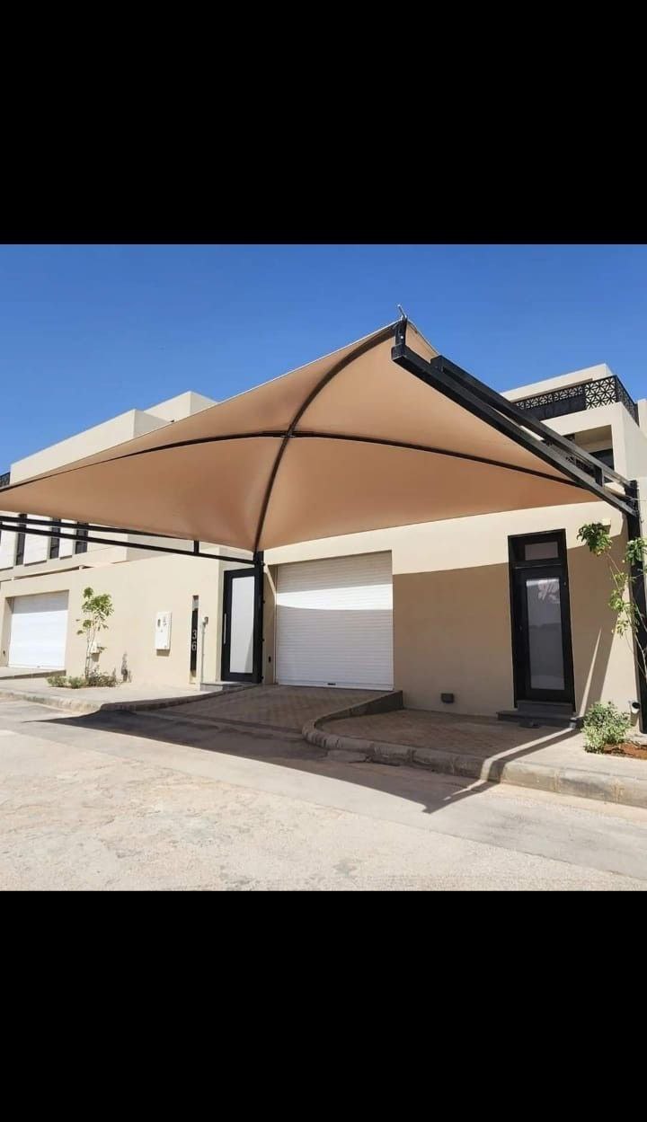 مظلات للأماكن العامة