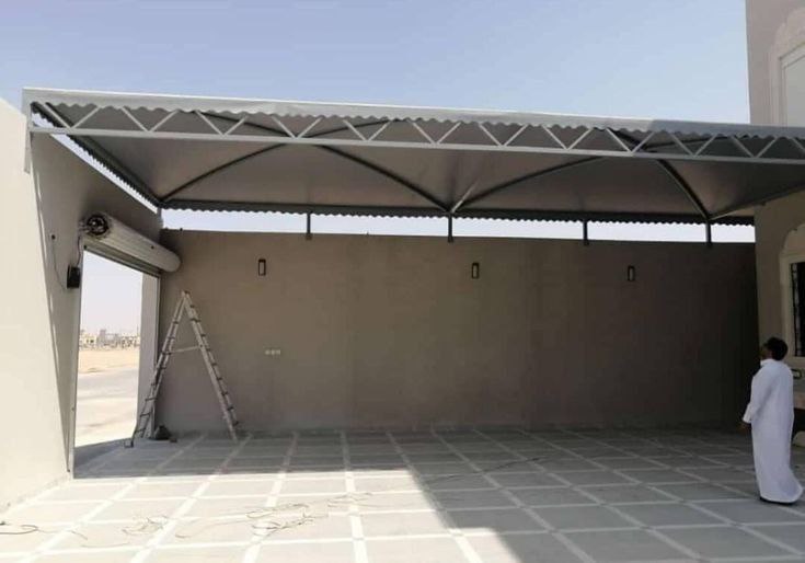 مظلات لمواقف السيارات