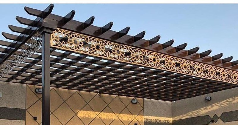 برجولات مع نوافذ معدنية