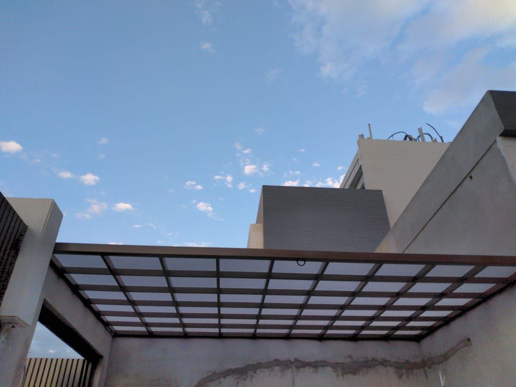 برجولات خشبية فاتحة