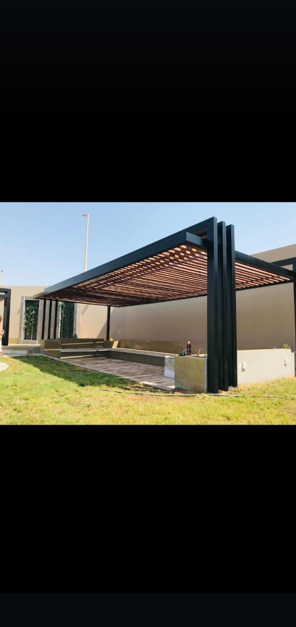 برجولات مع نوافذ قابلة للإزالة