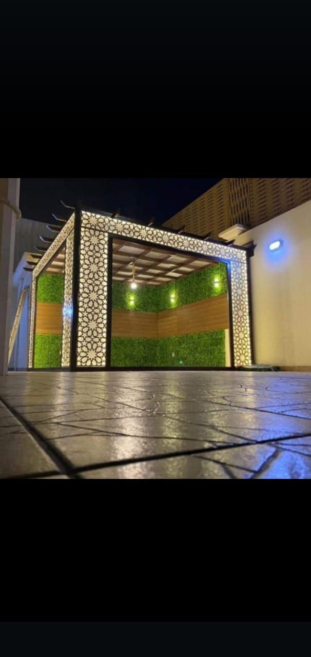 برجولات مع أثاث من الخشب الصناعي