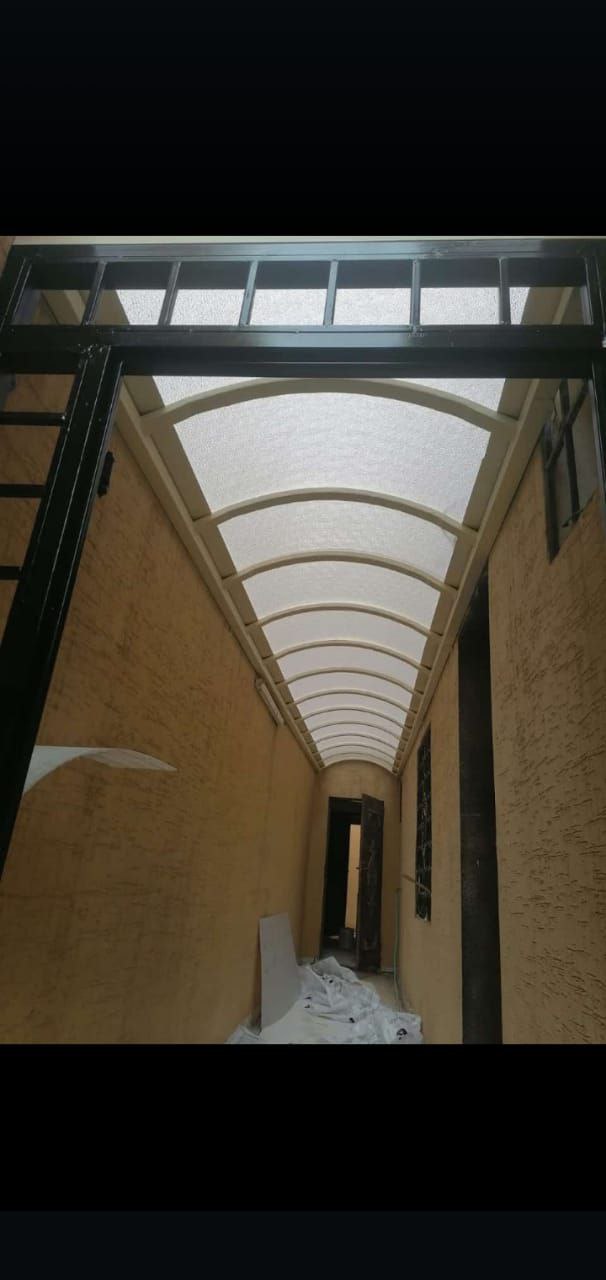 برجولات مع أثاث من الحديد المطاوع