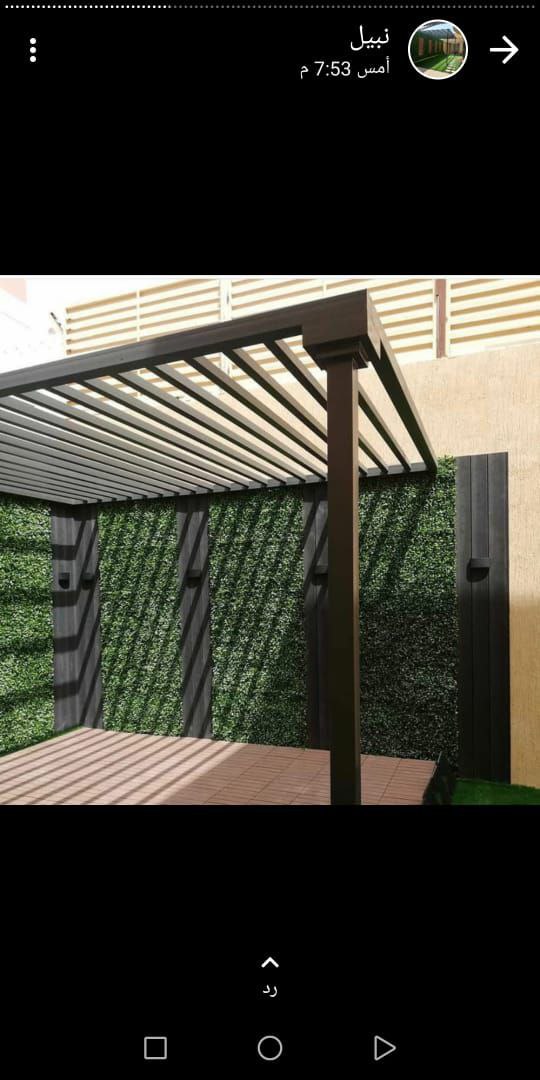 برجولات مع أثاث من الخشب المعاد تدويره