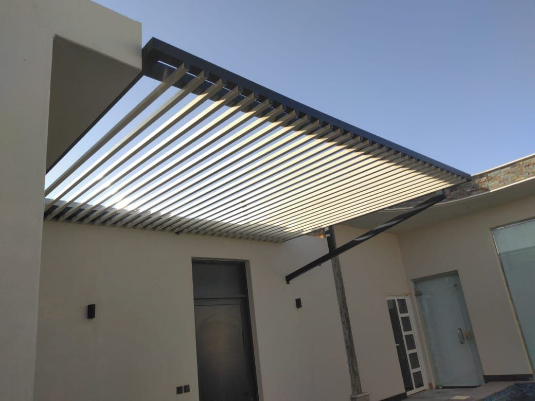 برجولات مع مظلات ذكية